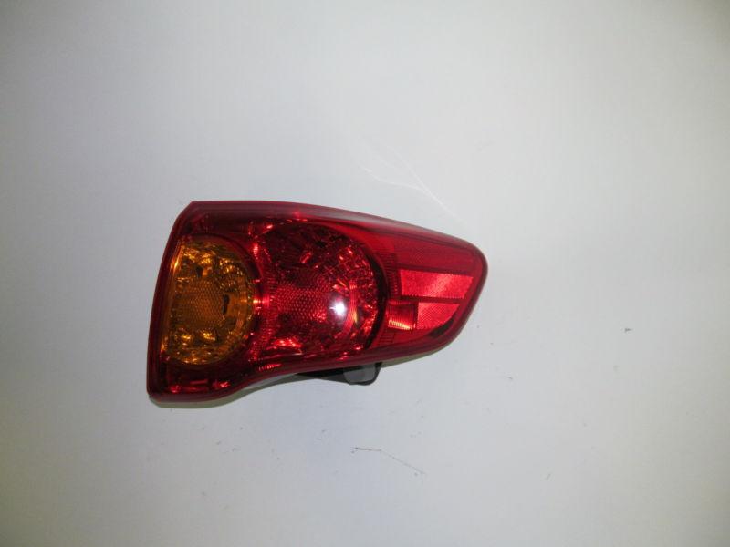 09 2010 toyota corolla oem right tail light nice!