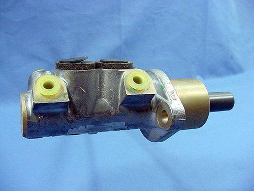 New bendix 12111 brake master cylinder 75 76 77 78 79 80 81 530i 528i 630 633 cs