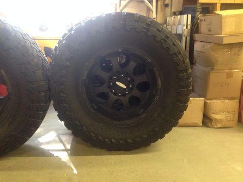 Toyo open country m/t 40" wheels with moto metal rims