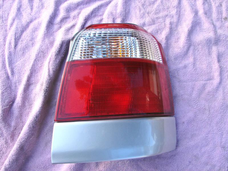 2001 2002 forester tail light assembly complete rh silver mldg.