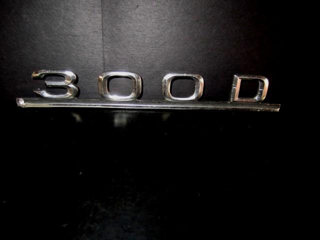 Mercedes benz 300d oe emblem ornament  " 300d "   oe# 123 817 09 15