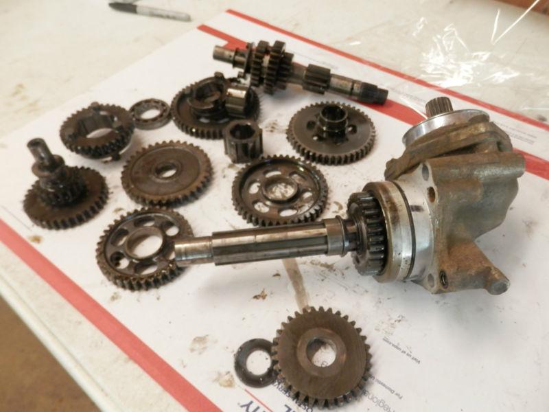 Honda big red '85   transmission gearset and output shaft  