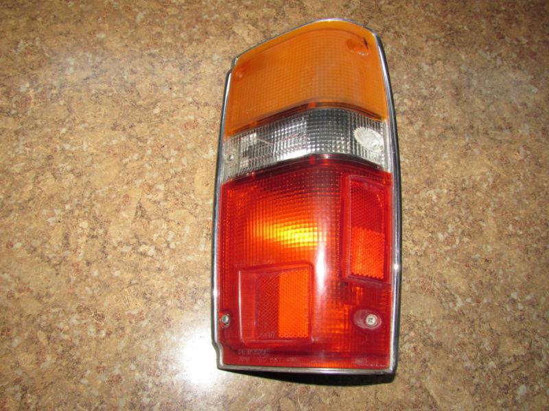 Toyota truck 4runner hilux surf right rh oem chrome trim tail light 1984-1988,87