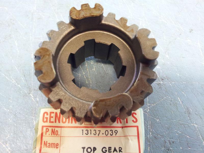 Kawasaki kz750 z 750 kz650 z 650 1976-1979 top drive gear output 13137-039 nos