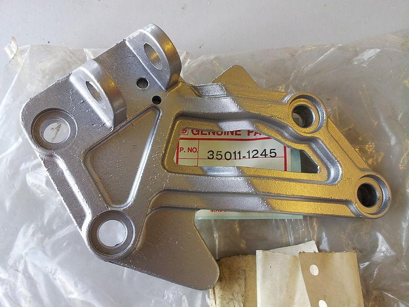 Kawasaki zx600 ninja gpz 600 85-87 foot peg bracket r.h. 35011-1245 nos