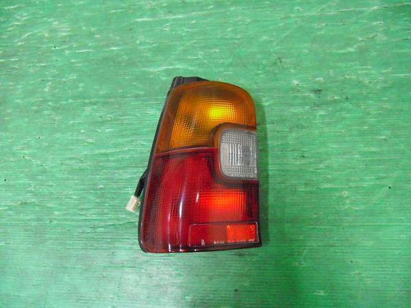 Toyota corolla 2000 rear left combination lamp [0815600]