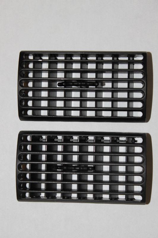 94-04 mustang gt a/c vents - black