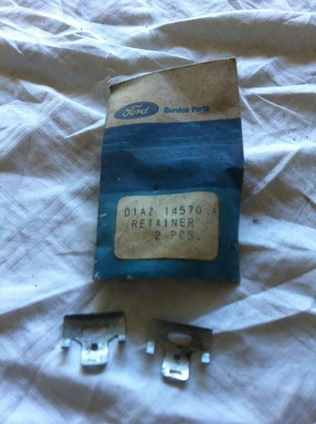 Nos ford 1969 - 1972 galaxie ltd xl oem window regulator retainer d1az-14570-a