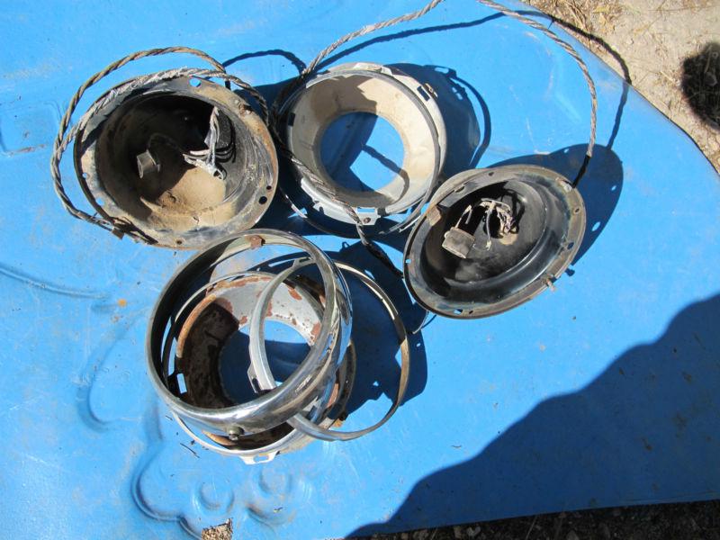 1959 metro - one complete headlight socket (no bulb)