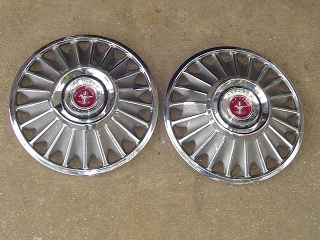 Lot of 2 ford mustang 14" hubcaps 630 wheel covers vintage horse emblem