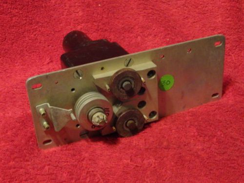 Mitchell ind inc model 1c469-1-303 servo  with mount plate