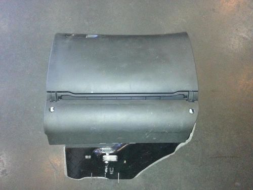 Audi audi a4 glove box  2007