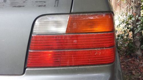 Bmw e36 92 93 94 95 96 97 98 bmw 318i right tail light sdn e36