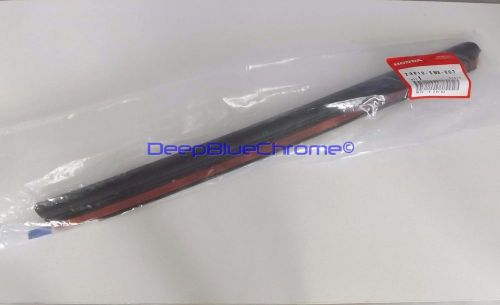 Honda cr-v quarter glass seal right 2007-20hon11 windshield trim genuine oem new