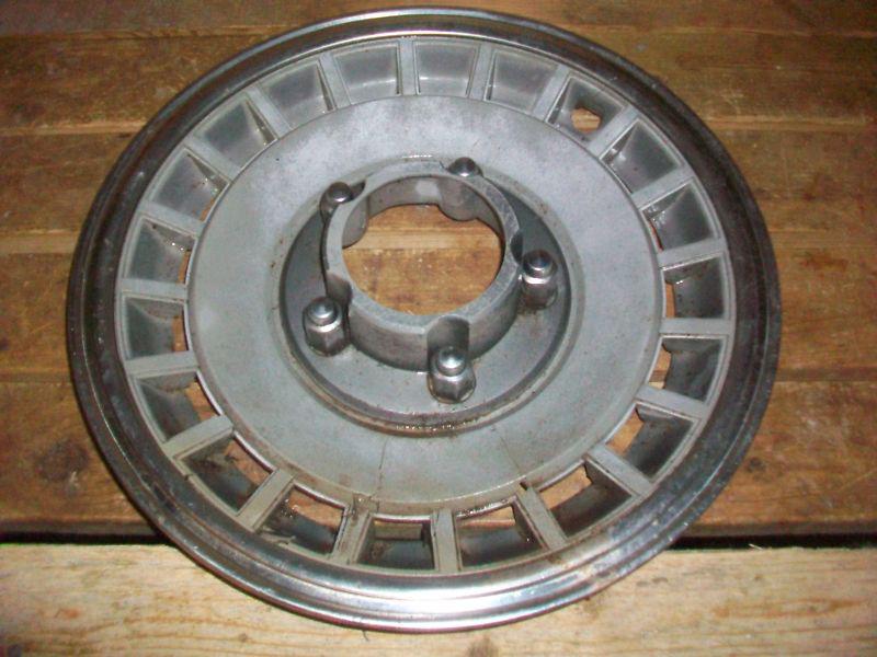 15 inch factory hubcap - ford pickup. broncho  4 wheel drive / front / 1981-1986