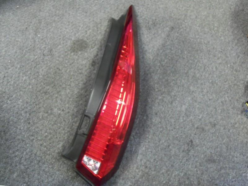 2010-2011 oem cadillac cts wagon rh passenger side tail light 20880104