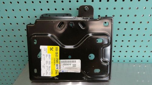 Nos oem genuine gm 25826079 secondary battery tray suburban tahoe silverado