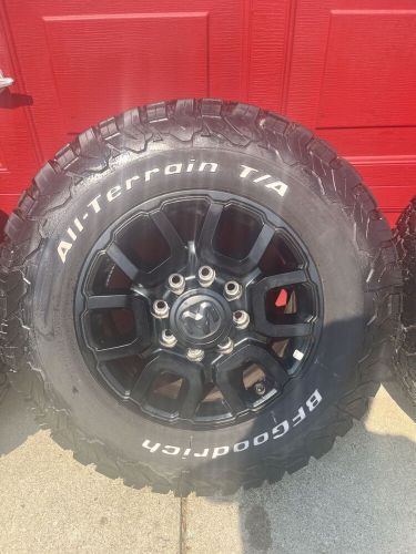 Longhorn 18&#034;ram laramie 2500oem factory wheels and tires limited ed bfg a/t blac