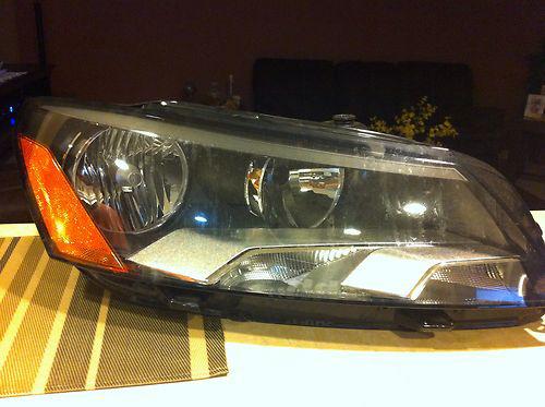 2011&up vw passat headlight(r) as is