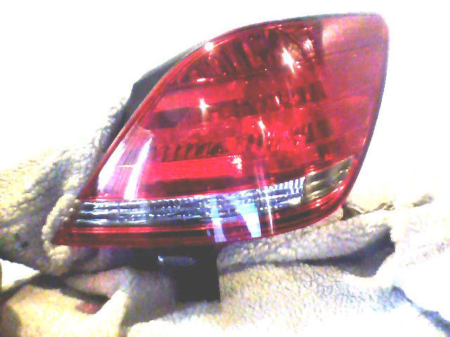 Toyota avalon 2008  right passenger tail light 