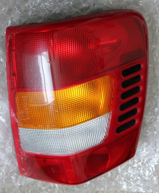 99-04 jeep grand cherokee rear passenger side taillight