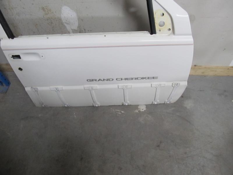 96 97 98 jeep laredo right passenger front door shell panel oem white faded scra