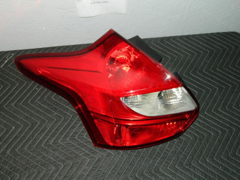 Oem 2012-2013 ford focus hatchback left / driver side tail light assembly