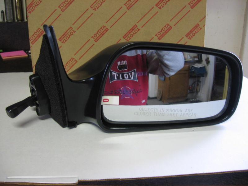 Genuine oem toyota outside door mirror right 1993 to 1996 camry brand new part!!