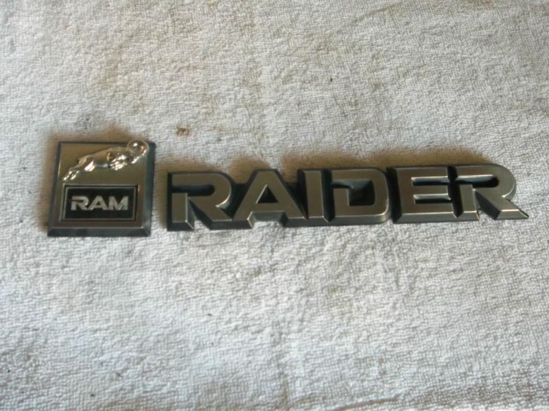 87 88 89 dodge ram raider side fender emblem badge decal nameplate oem 2pc 