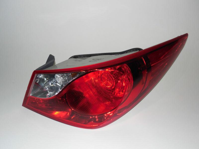 2011 2012 2013 hyundai sonata oem right tail light nice!