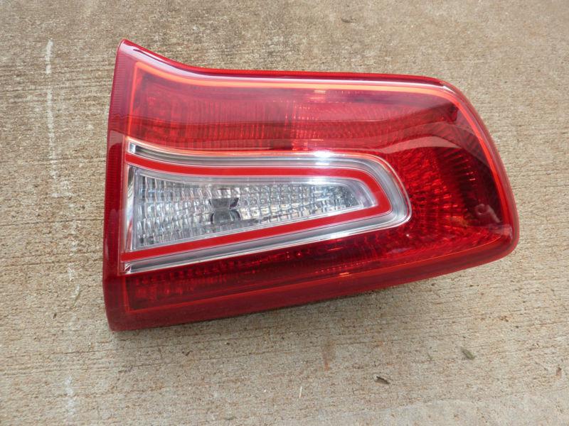 2011 2012 11 12 kia sportage right side rh trunk lid tail light oem