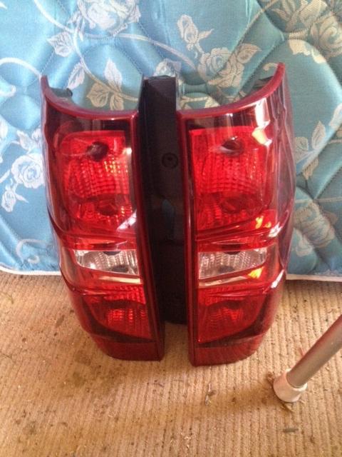 07 07  09 chevrolet tahoe taillights pair 