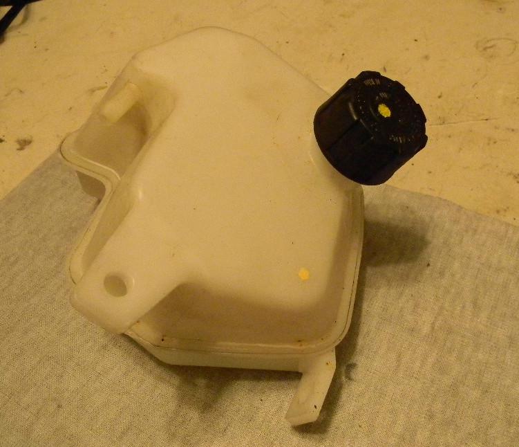 Vespa granturismo coolant tank