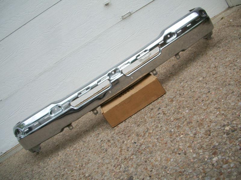 Chevy silverado avalanche 03 04 05 06 07 front bumper chrome oem original  