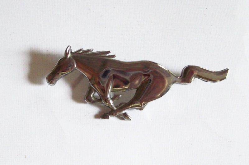 Vintage ford mustang grill ornament emblem