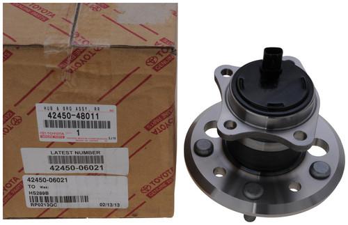 Toyota oem 4245006021 rear wheel hub & bearing/axle bearing & hub