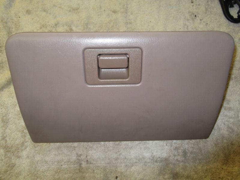 02 03 - ford explorer - glove box - tan