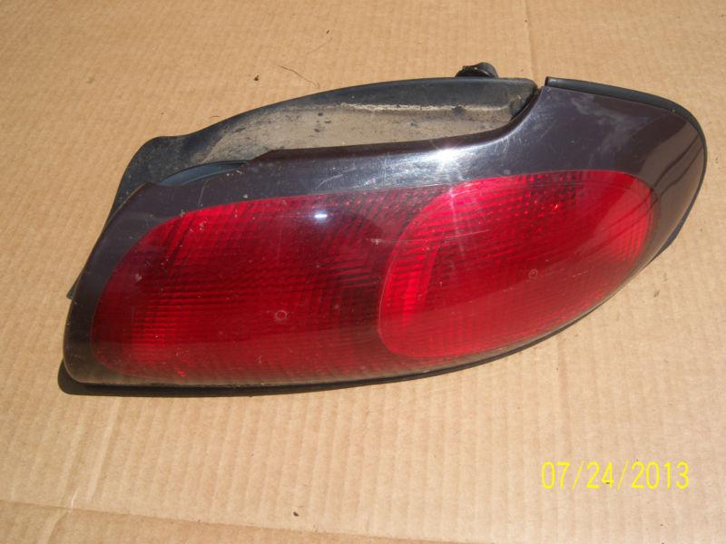 1996 ford taurusn right side tail light