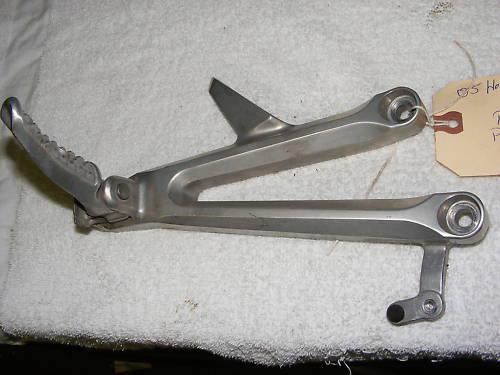 05 honda cbr1000rr rear foot bracket right