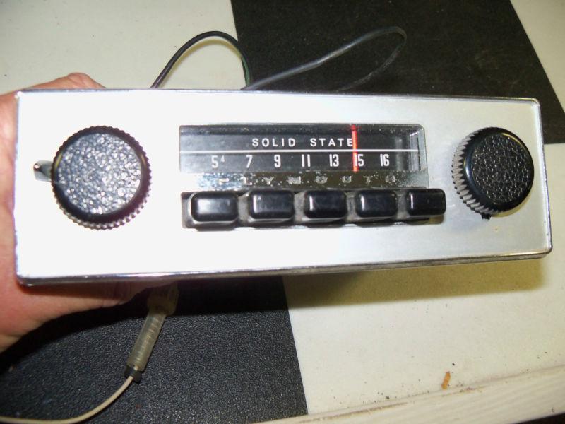 Working original 1980s plymouth am radio mopar serviced with knobs 
