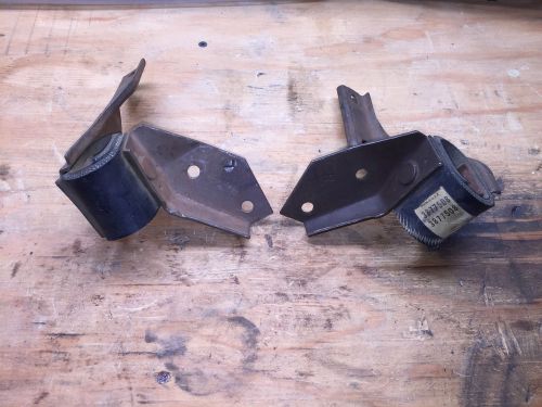 Nos 1965/66 chevrolet big passenger nos exhaust hangers l/r intermediate