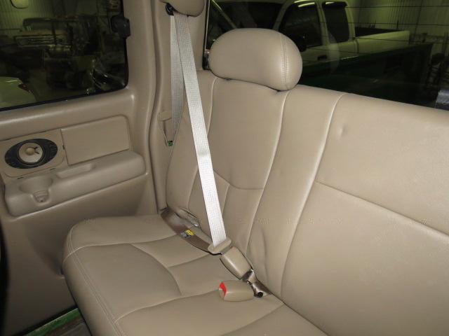 2005 chevy silverado 1500 rear seat belt & retractor only rh passenger tan