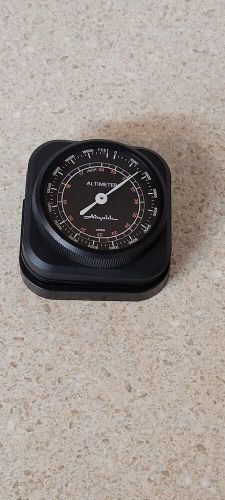 Vintage airguide altimeter with mounting bracket