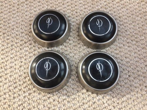 Leyland princess wheel centre caps  &#039;p&#039;  motif 1981 models only x4