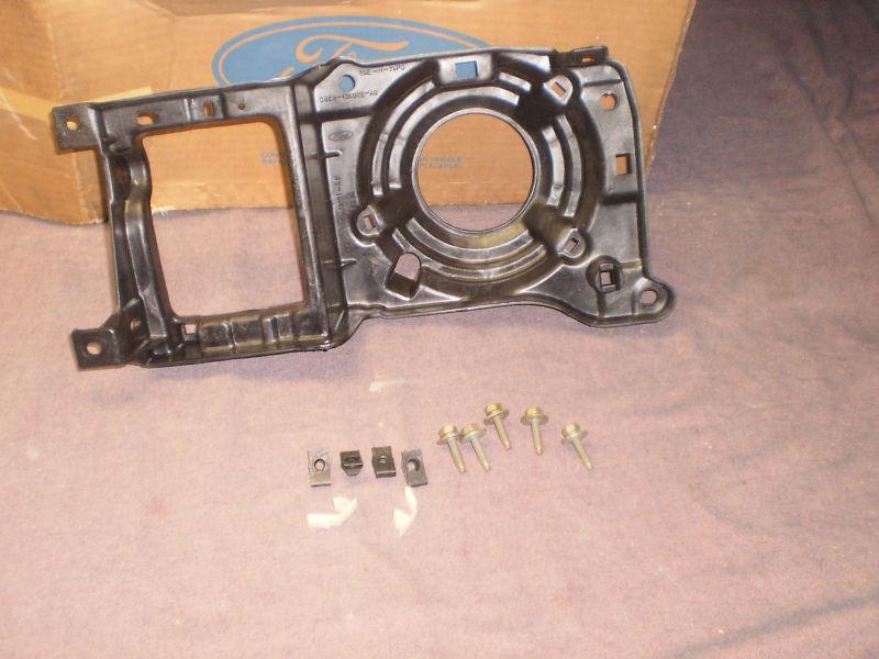 Pinto, bobcat 79,80 headlamp body lh orig. ford nos