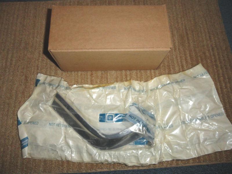 1963 chevy impala ss nos front fender upper eyebrow mouldings pr. 3827131-32  