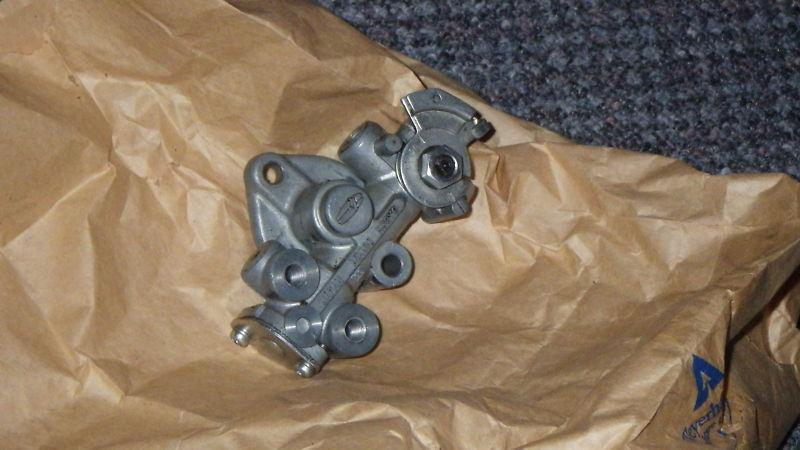 New kawasaki 16082-038 bin ke6 oil pump assy, 70 f5 big horn, 71-75 f5, f9