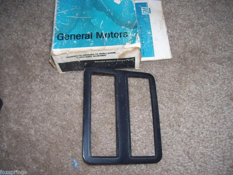 Nos 1973-74-75-76-77 chevy malibu lh front marker light bezel - 325295  -  cnc14