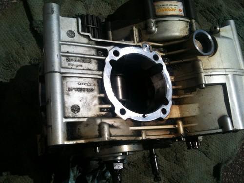 00 ducati 748 motor engine block crankcase cases bottom end w/ crank and trans