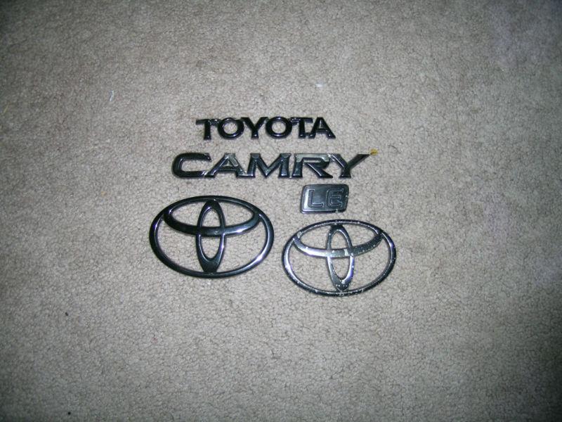 Black toyota 97 98 99 00 01 camry ce emblems badge all trunk and front